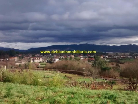 SE VENDE TERRENO EDIFICABLE DE 2.599m2, CON CASA DE PIEDRA PARA REHABILITAR EN TUI
