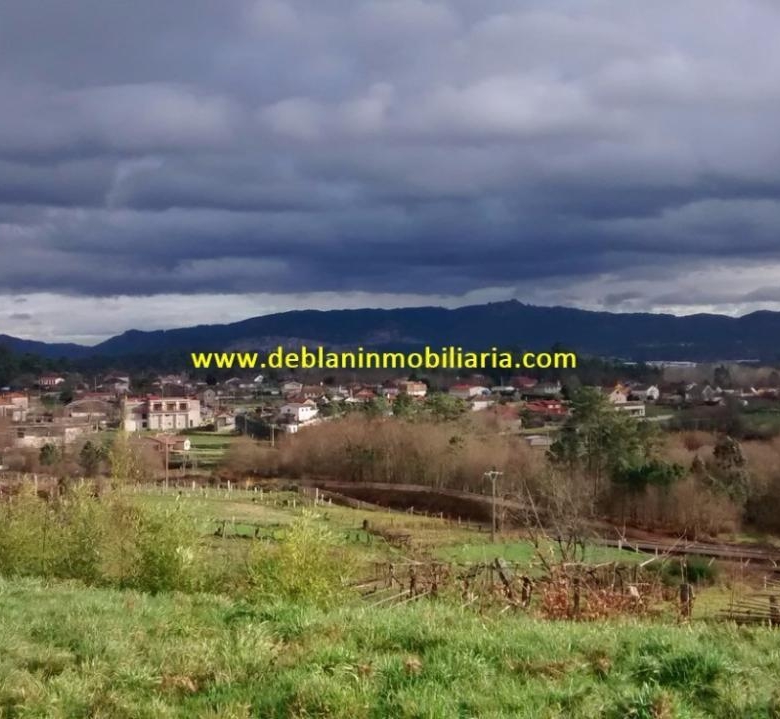 SE VENDE TERRENO EDIFICABLE DE 2.599m2, CON CASA DE PIEDRA PARA REHABILITAR EN TUI