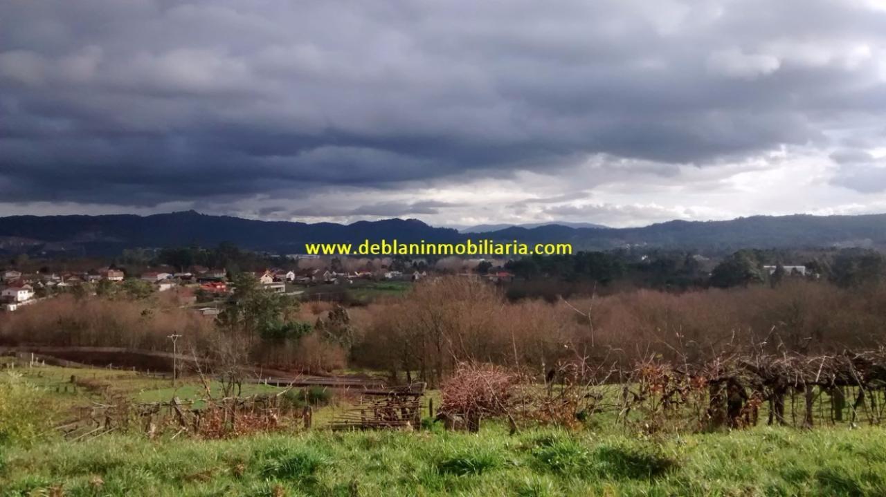 165355675800006385_16529483262 SE VENDE TERRENO EDIFICABLE DE 2.599m2, CON CASA DE PIEDRA PARA REHABILITAR EN TUI
