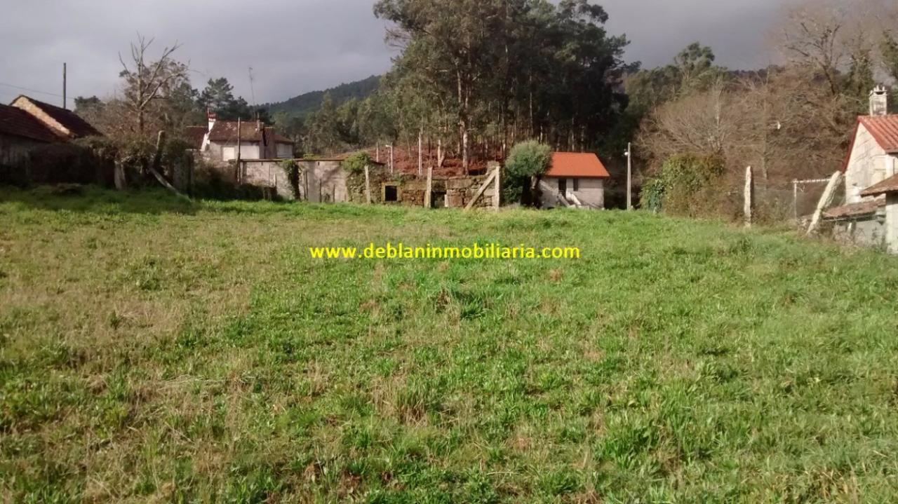165355676000006385_16529483269 SE VENDE TERRENO EDIFICABLE DE 2.599m2, CON CASA DE PIEDRA PARA REHABILITAR EN TUI