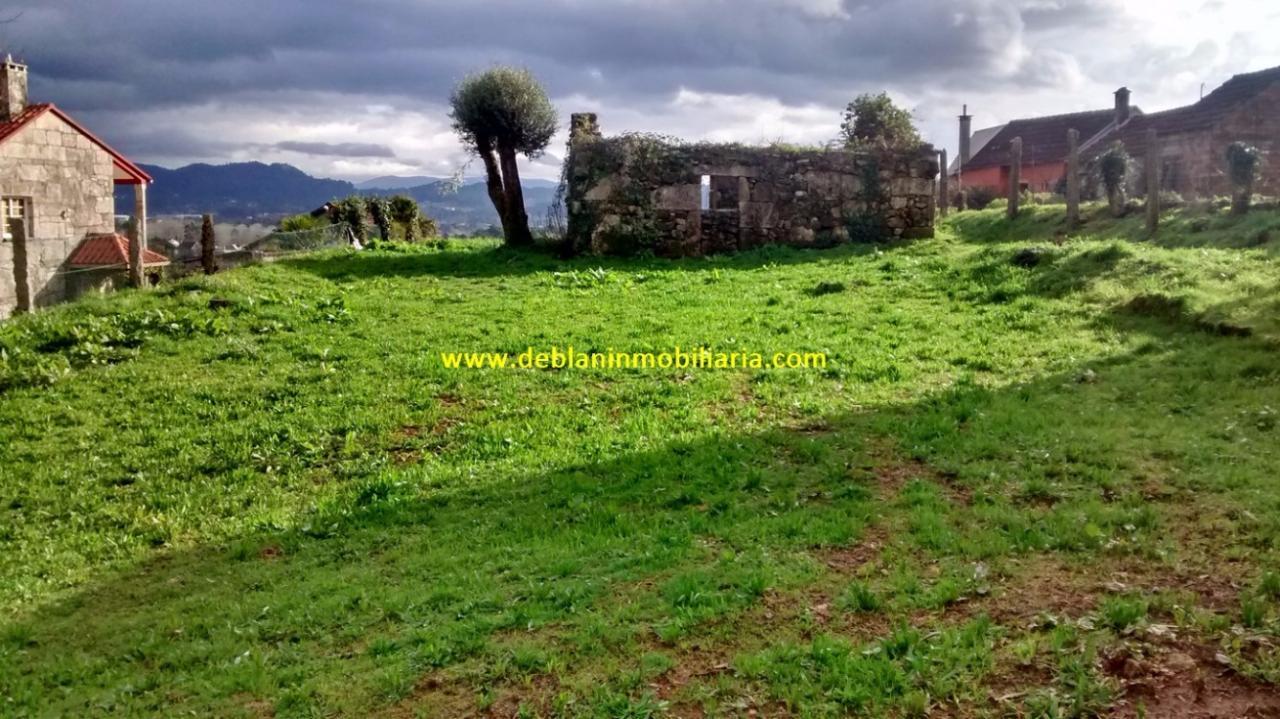 165355676100006385_16529483275 SE VENDE TERRENO EDIFICABLE DE 2.599m2, CON CASA DE PIEDRA PARA REHABILITAR EN TUI