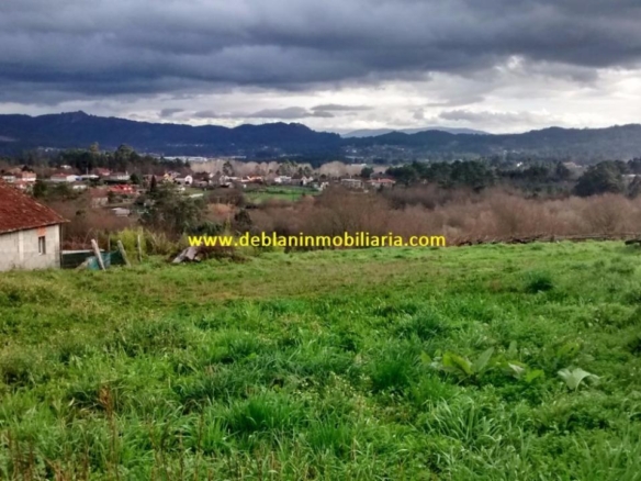 SE VENDE TERRENO EDIFICABLE DE 2.599m2, CON CASA DE PIEDRA PARA REHABILITAR EN TUI