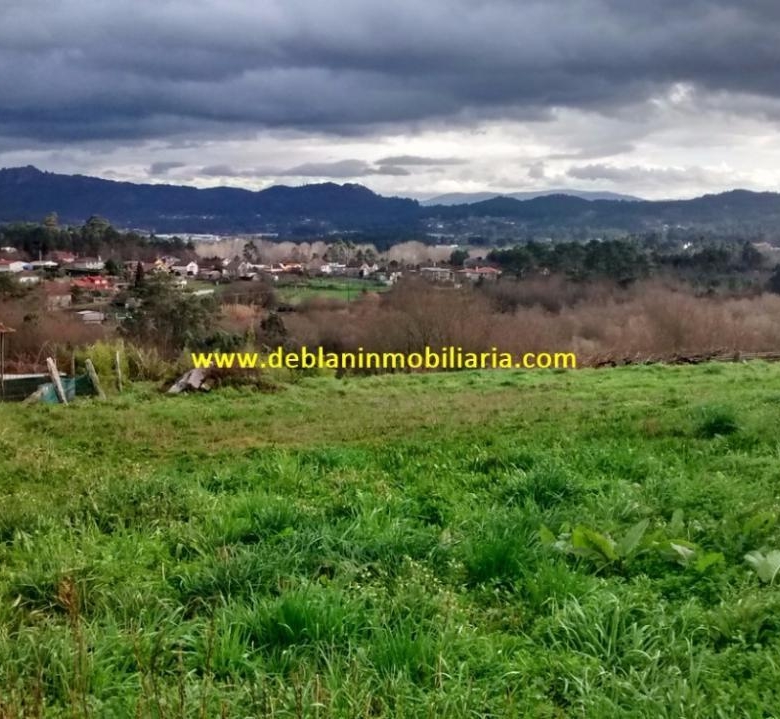 SE VENDE TERRENO EDIFICABLE DE 2.599m2, CON CASA DE PIEDRA PARA REHABILITAR EN TUI
