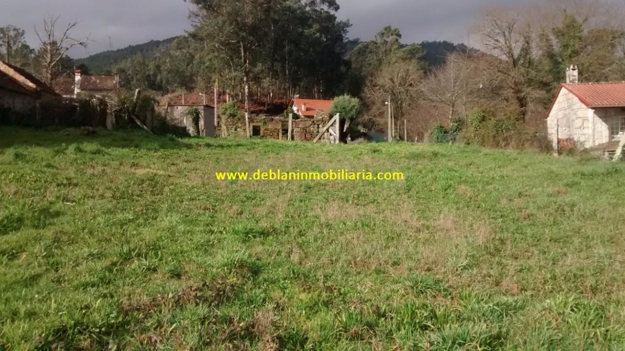 165355676400006385_16529483293 SE VENDE TERRENO EDIFICABLE DE 2.599m2, CON CASA DE PIEDRA PARA REHABILITAR EN TUI