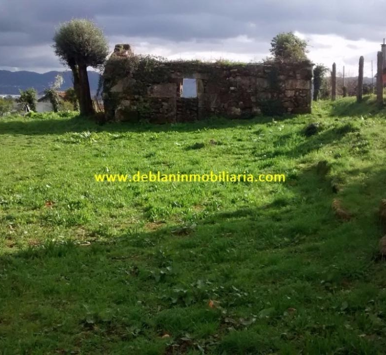 SE VENDE TERRENO EDIFICABLE DE 2.599m2, CON CASA DE PIEDRA PARA REHABILITAR EN TUI