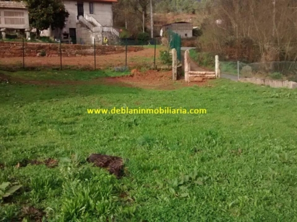 SE VENDE TERRENO EDIFICABLE DE 2.599m2, CON CASA DE PIEDRA PARA REHABILITAR EN TUI