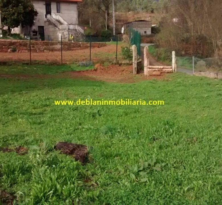 SE VENDE TERRENO EDIFICABLE DE 2.599m2, CON CASA DE PIEDRA PARA REHABILITAR EN TUI