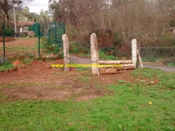 SE VENDE TERRENO EDIFICABLE DE 2.599m2, CON CASA DE PIEDRA PARA REHABILITAR EN TUI