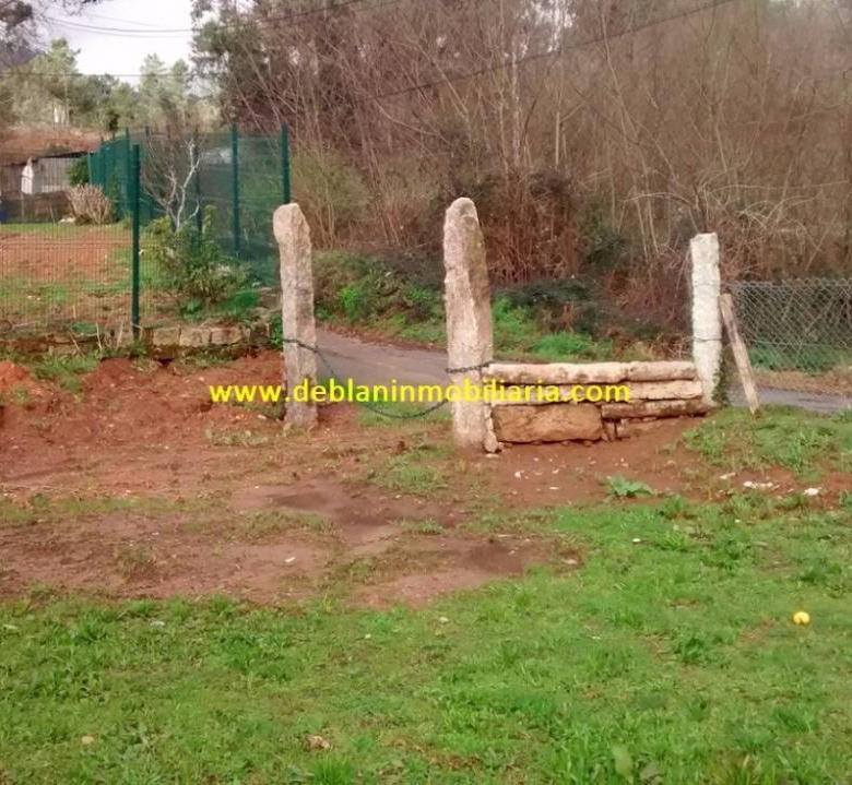 SE VENDE TERRENO EDIFICABLE DE 2.599m2, CON CASA DE PIEDRA PARA REHABILITAR EN TUI