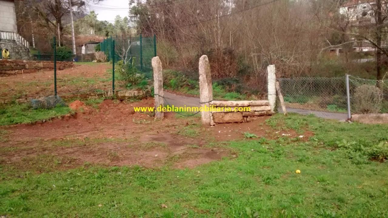 165355676900006385_16529483330 SE VENDE TERRENO EDIFICABLE DE 2.599m2, CON CASA DE PIEDRA PARA REHABILITAR EN TUI