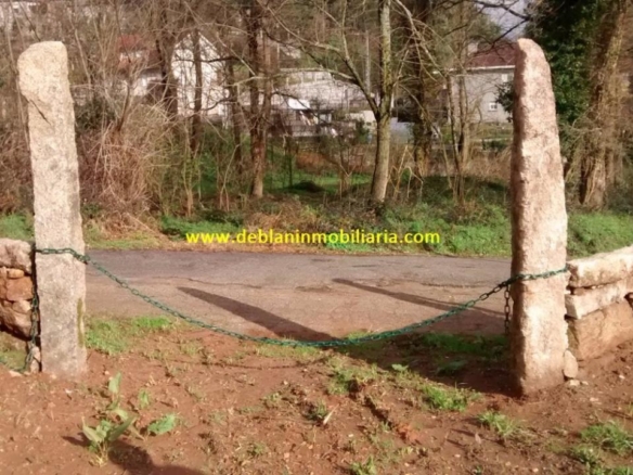SE VENDE TERRENO EDIFICABLE DE 2.599m2, CON CASA DE PIEDRA PARA REHABILITAR EN TUI