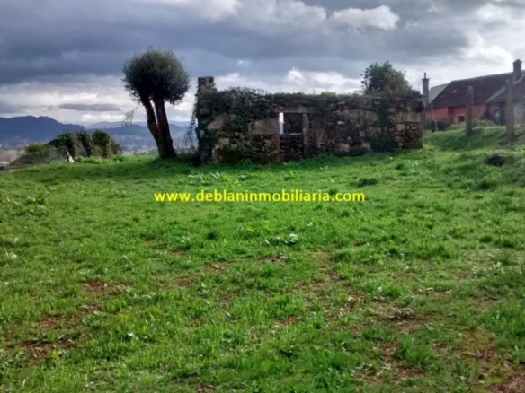 SE VENDE TERRENO EDIFICABLE DE 2.599m2, CON CASA DE PIEDRA PARA REHABILITAR EN TUI