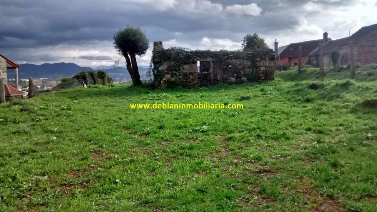 165355677100006385_16529483344 SE VENDE TERRENO EDIFICABLE DE 2.599m2, CON CASA DE PIEDRA PARA REHABILITAR EN TUI