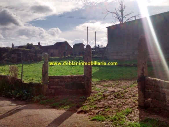 SE VENDE TERRENO EDIFICABLE DE 2.599m2, CON CASA DE PIEDRA PARA REHABILITAR EN TUI