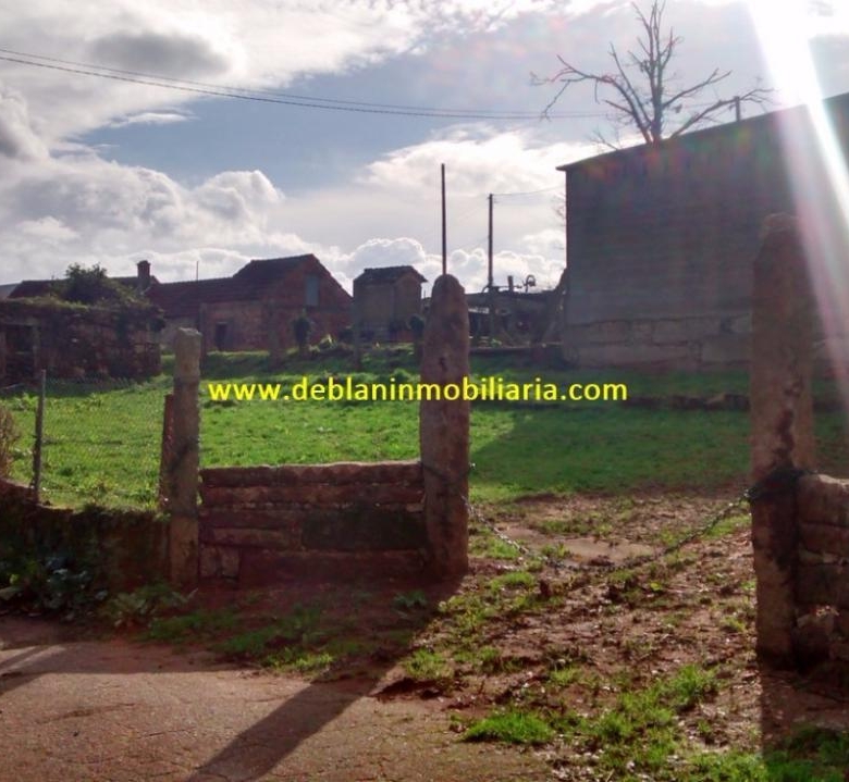 SE VENDE TERRENO EDIFICABLE DE 2.599m2, CON CASA DE PIEDRA PARA REHABILITAR EN TUI