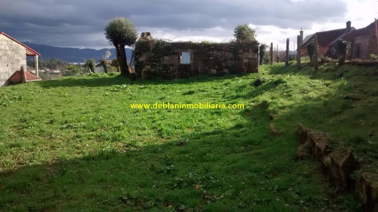 165355677400006385_16529494017 SE VENDE TERRENO EDIFICABLE DE 2.599m2, CON CASA DE PIEDRA PARA REHABILITAR EN TUI
