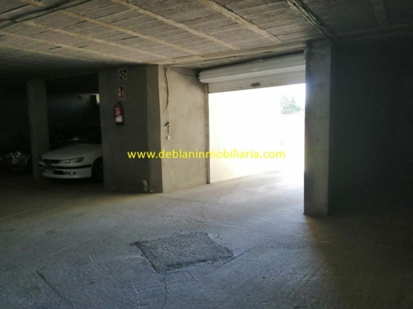 SE VENDEN PLAZAS DE GARAJE Y TRASTEROS EN EL CENTRO DE TOMIÑO