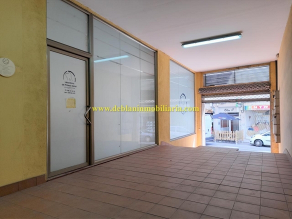 SE ALQUILA LOCAL COMERCIAL EN EL CENTRO DE TUI