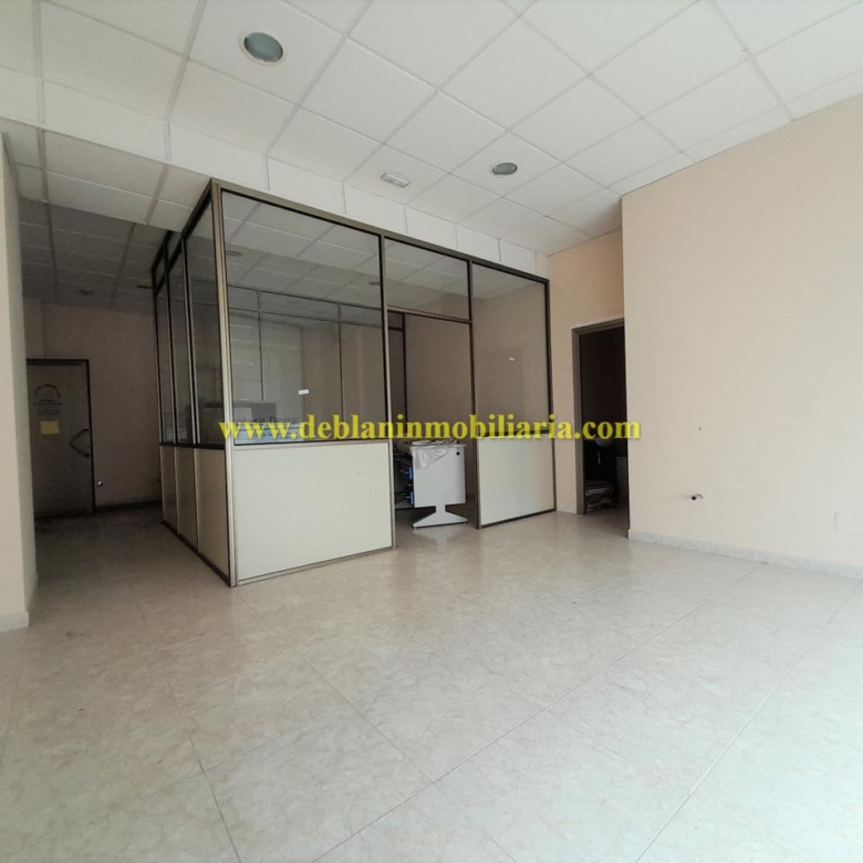 SE ALQUILA LOCAL COMERCIAL EN EL CENTRO DE TUI