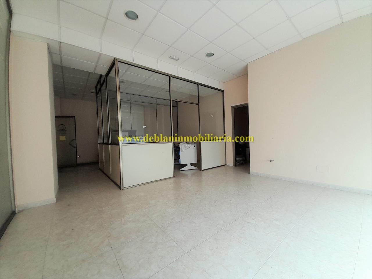 165364354700021493_16536431518 SE ALQUILA LOCAL COMERCIAL EN EL CENTRO DE TUI