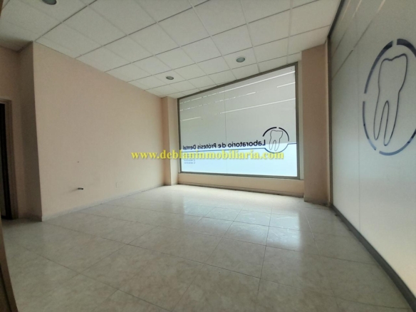 SE ALQUILA LOCAL COMERCIAL EN EL CENTRO DE TUI