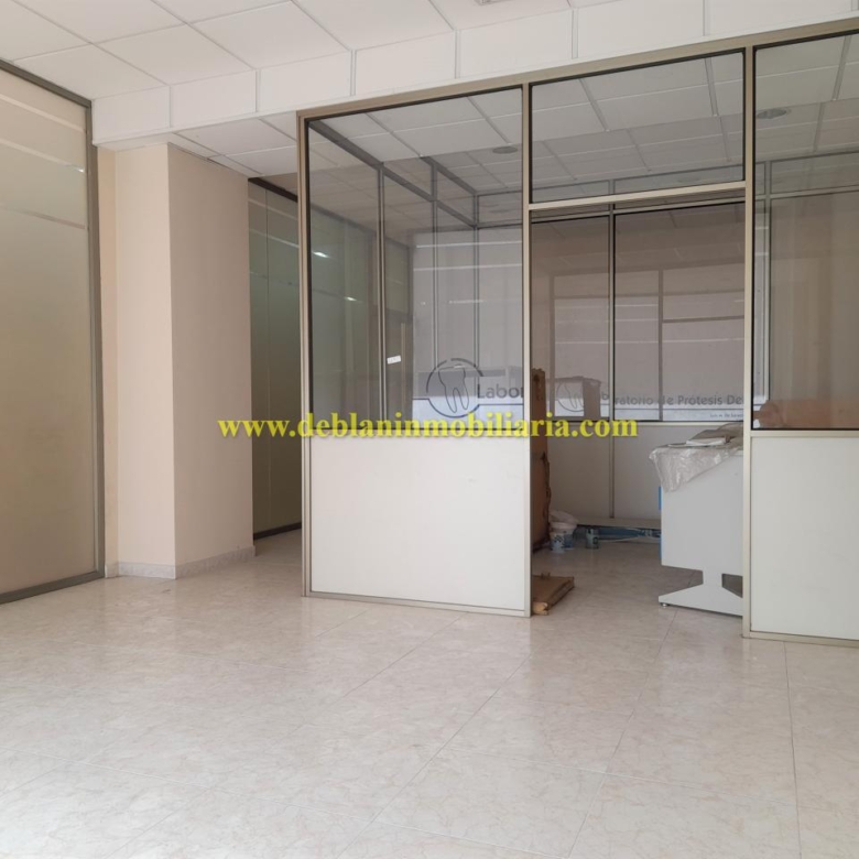 SE ALQUILA LOCAL COMERCIAL EN EL CENTRO DE TUI