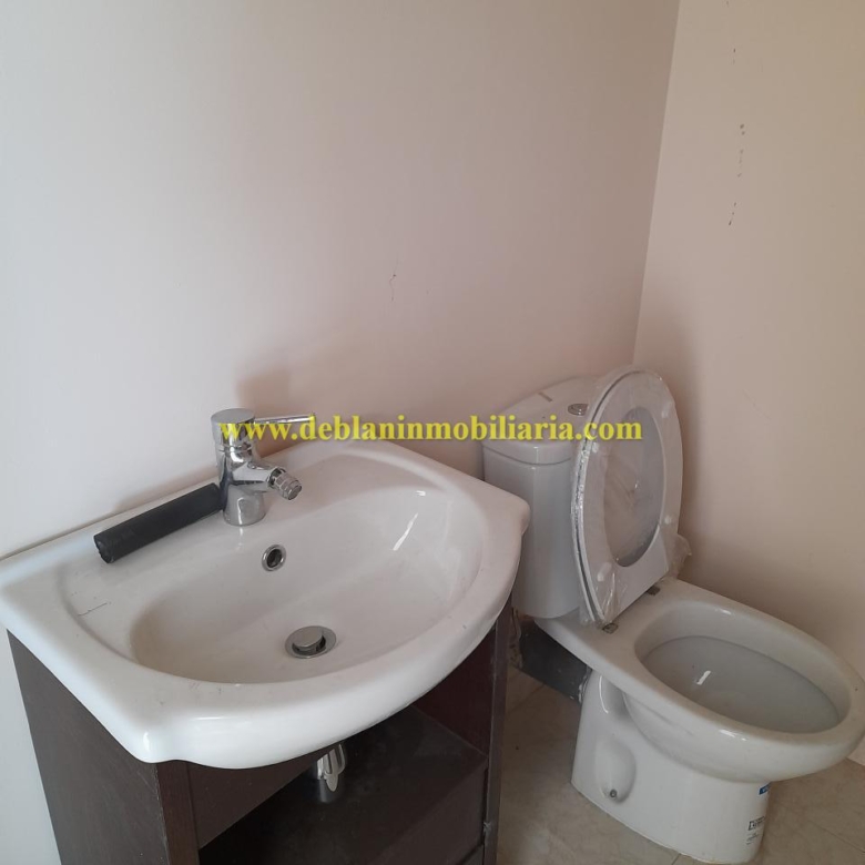 SE ALQUILA LOCAL COMERCIAL EN EL CENTRO DE TUI