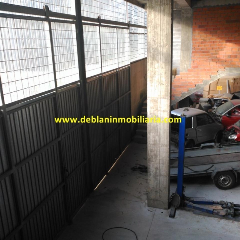 SE ALQUILA NAVE DE 300 M2