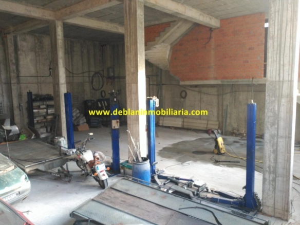 SE ALQUILA NAVE DE 300 M2
