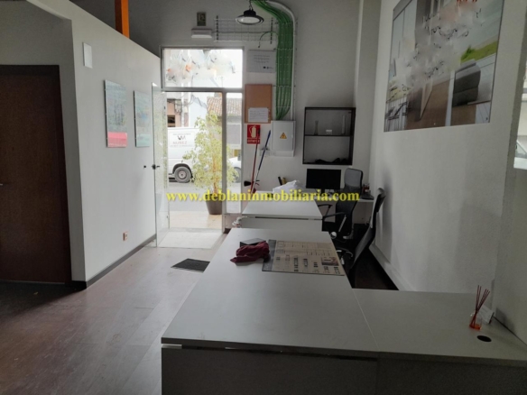 SE ALQUILA LOCAL COMERCIAL ACONDICIONADO EN TUI