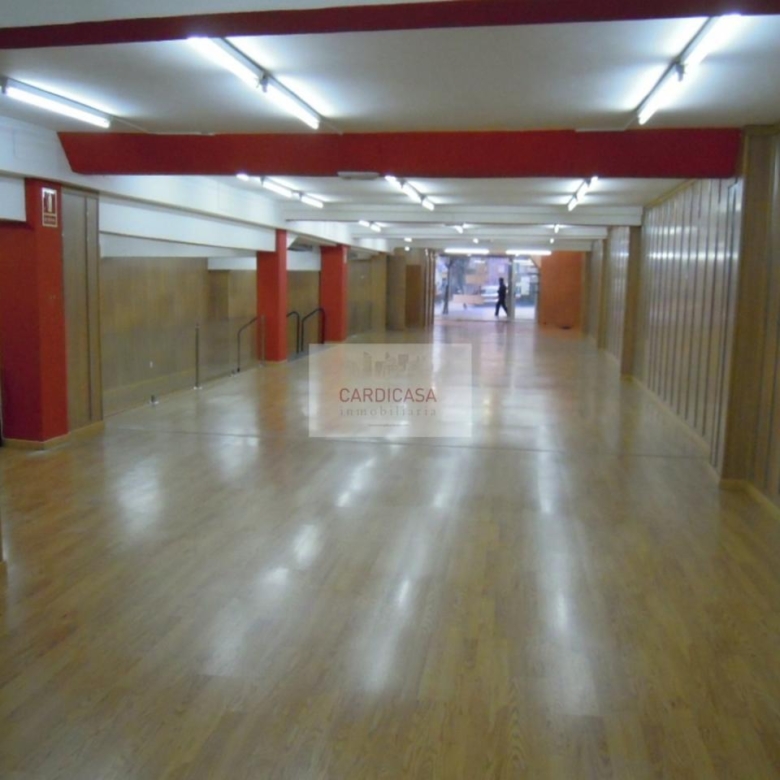 Local comercial en alquiler en Zona Praza España-Casablanca