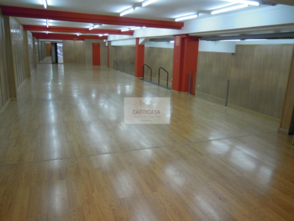 Local comercial en alquiler en Zona Praza España-Casablanca
