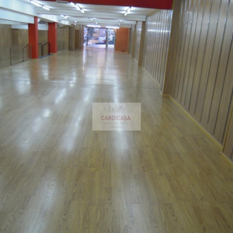 Local comercial en alquiler en Zona Praza España-Casablanca