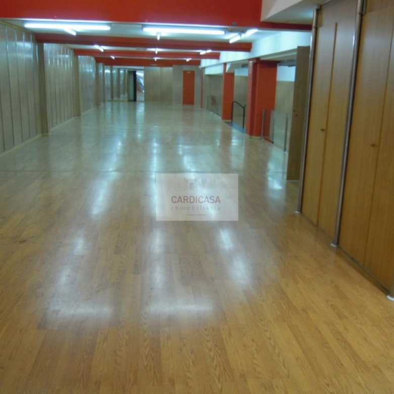 Local comercial en alquiler en Zona Praza España-Casablanca