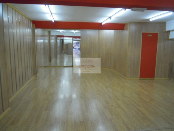 Local comercial en alquiler en Zona Praza España-Casablanca