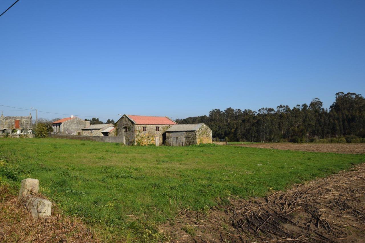 Casa de piedra muy soleada con finca urbana en Oruxo (Muxía), para restaurar