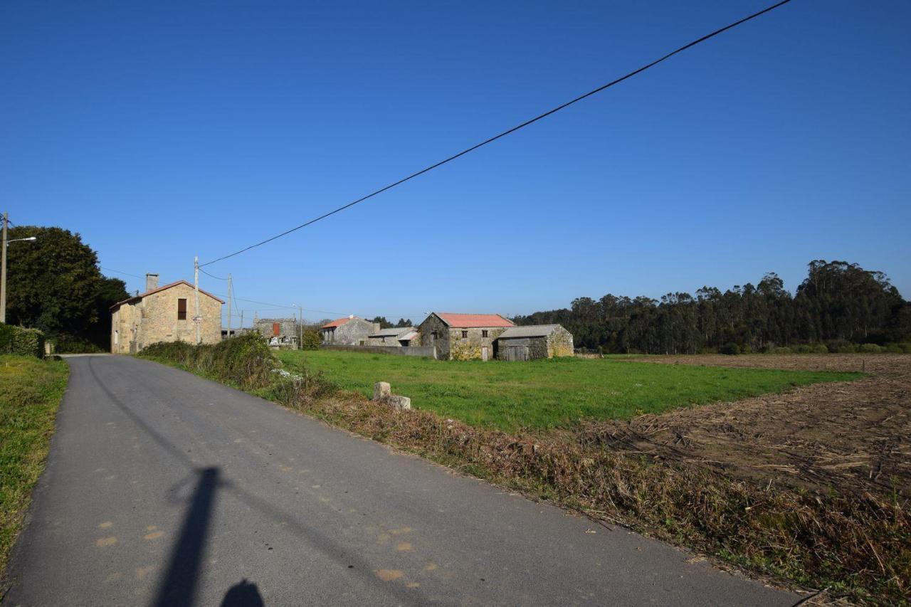 Casa de piedra muy soleada con finca urbana en Oruxo (Muxía), para restaurar