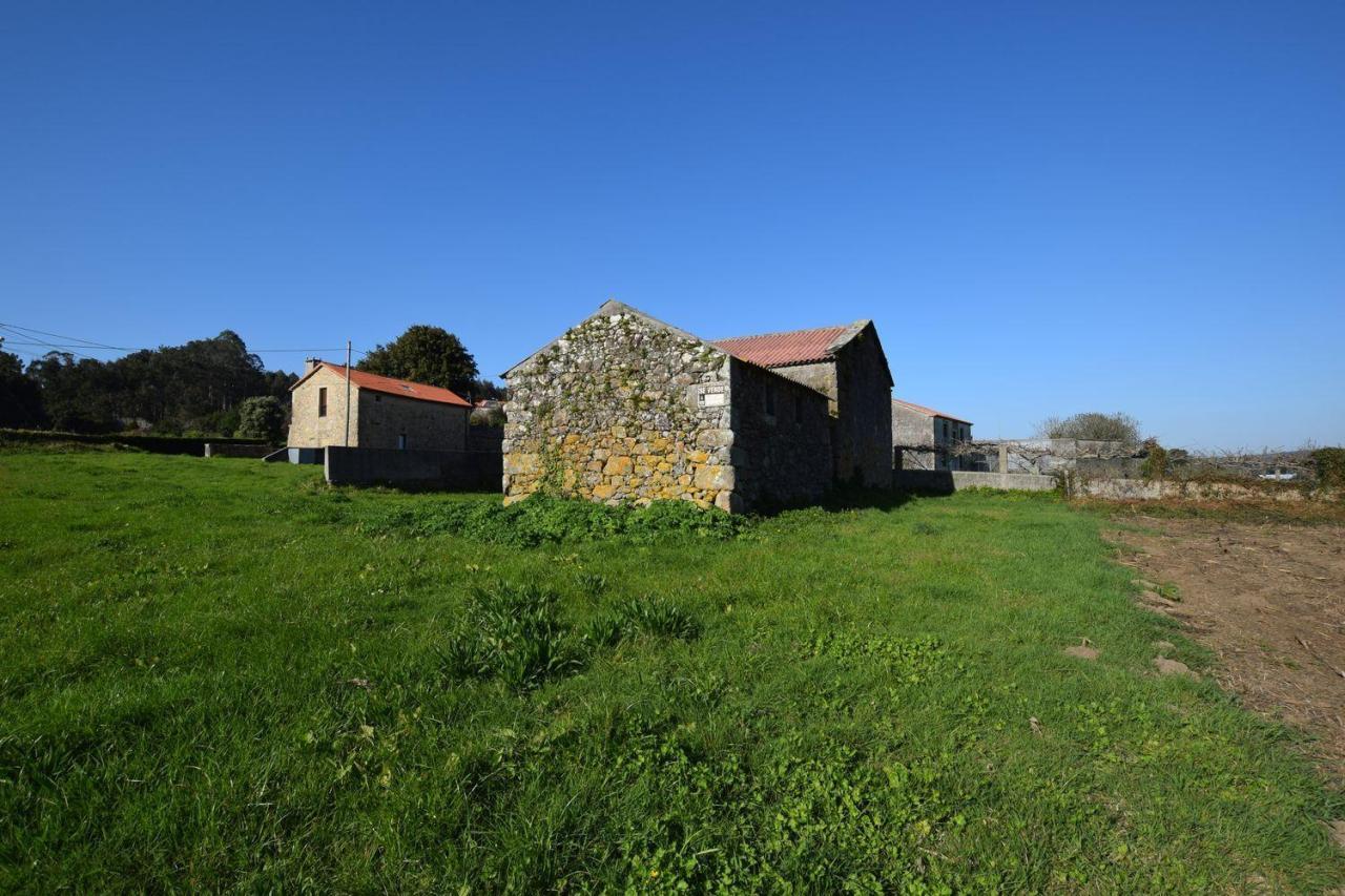 Casa de piedra muy soleada con finca urbana en Oruxo (Muxía), para restaurar