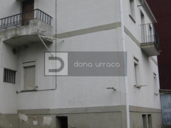 INCREIBLE  CASA CON PARCELA