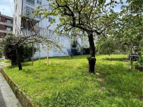 Casa dentro de la ciudad de Ourense con terreno de 650 metros cuadrados