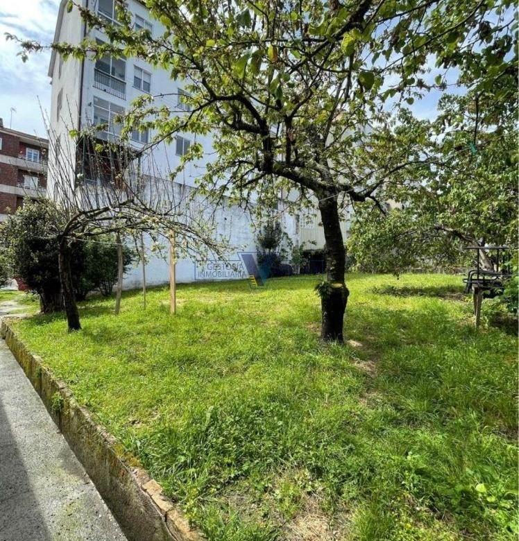 Casa dentro de la ciudad de Ourense con terreno de 650 metros cuadrados