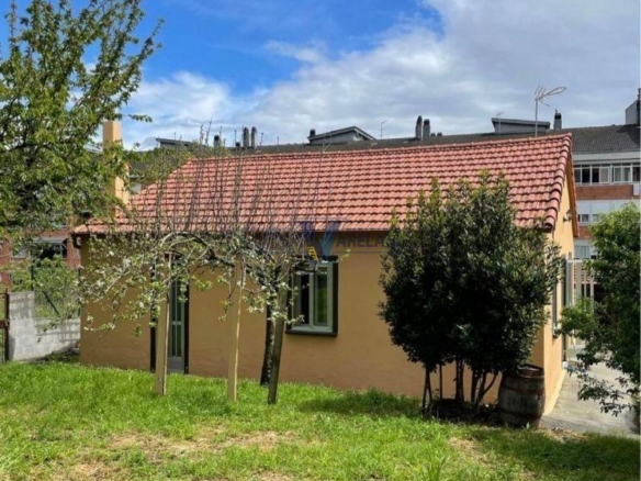 Casa dentro de la ciudad de Ourense con terreno de 650 metros cuadrados