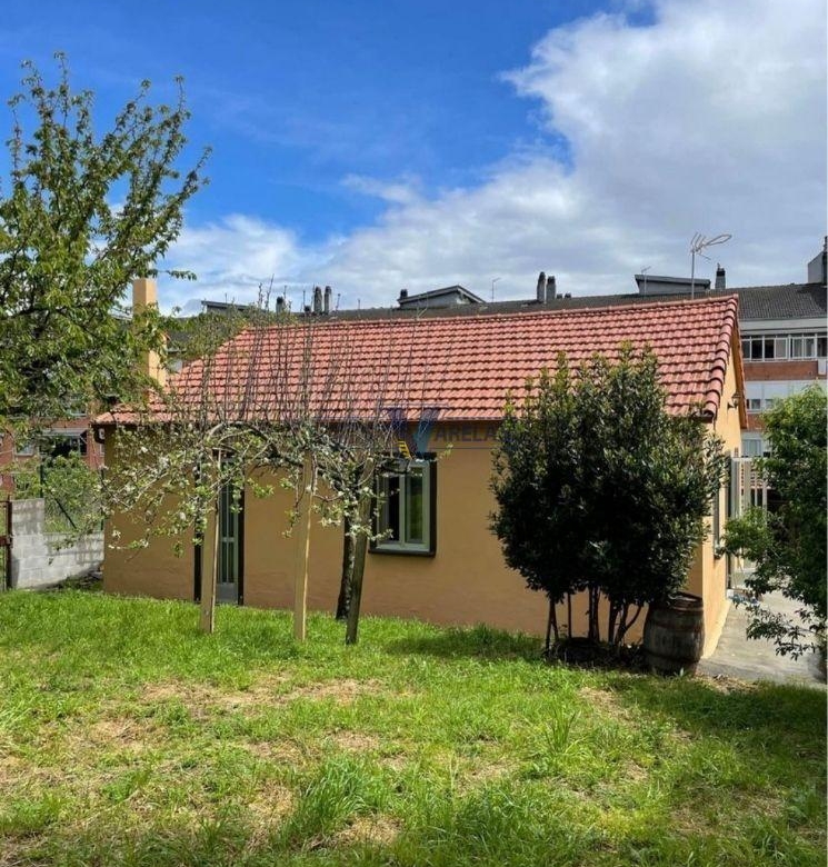 Casa dentro de la ciudad de Ourense con terreno de 650 metros cuadrados