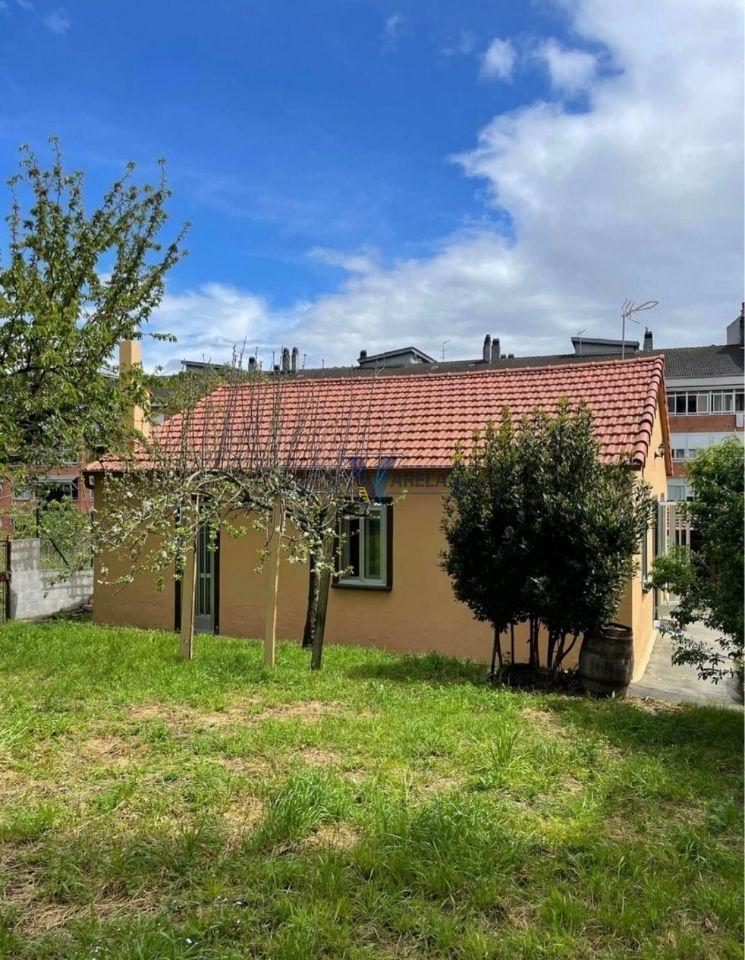 166879885700031507_166859221031 Casa dentro de la ciudad de Ourense con terreno de 650 metros cuadrados