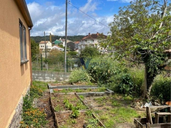 Casa dentro de la ciudad de Ourense con terreno de 650 metros cuadrados