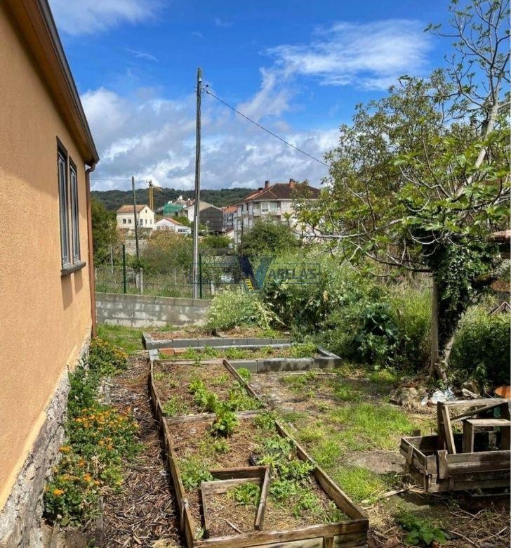 Casa dentro de la ciudad de Ourense con terreno de 650 metros cuadrados