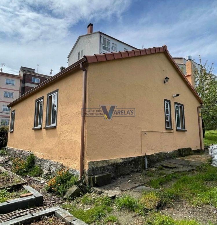 Casa dentro de la ciudad de Ourense con terreno de 650 metros cuadrados
