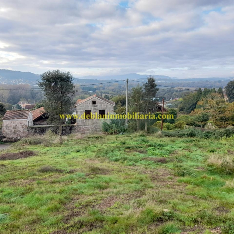 TERRENO EDIFICABLE DE 1.070 M2, EN PARAMOS