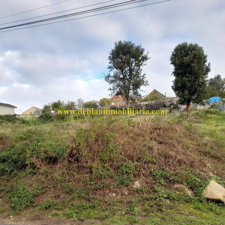 TERRENO EDIFICABLE DE 1.070 M2, EN PARAMOS