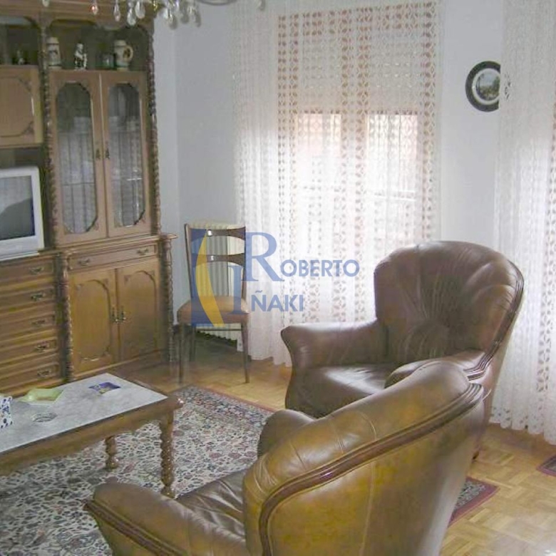 VENTA PISO SEMIAMUEBLADO